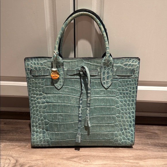 Dooney & Bourke Handbags - Dooney and Bourke tote